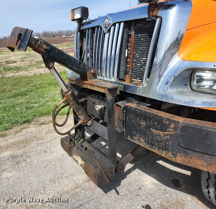 image for item KE9883 2005 International 7400  dump truck