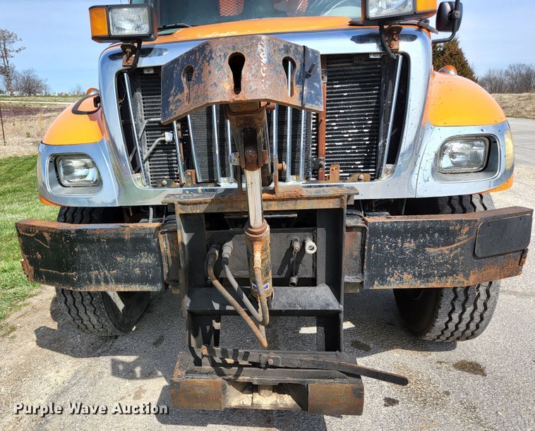 image for item KE9883 2005 International 7400  dump truck