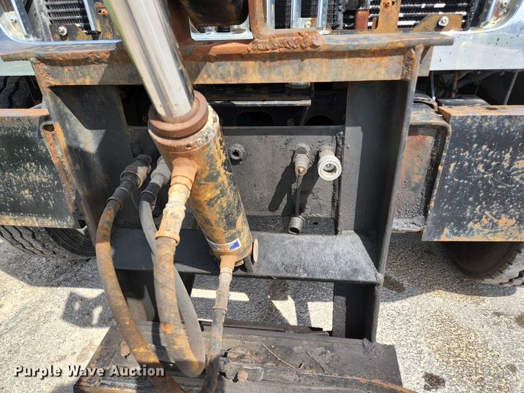 image for item KE9883 2005 International 7400  dump truck