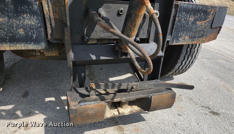 image for item KE9883 2005 International 7400  dump truck