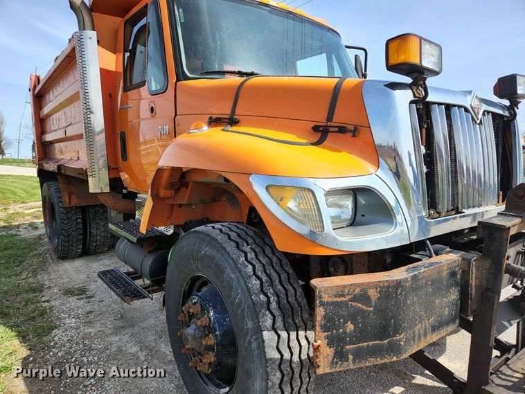 image for item KE9883 2005 International 7400  dump truck