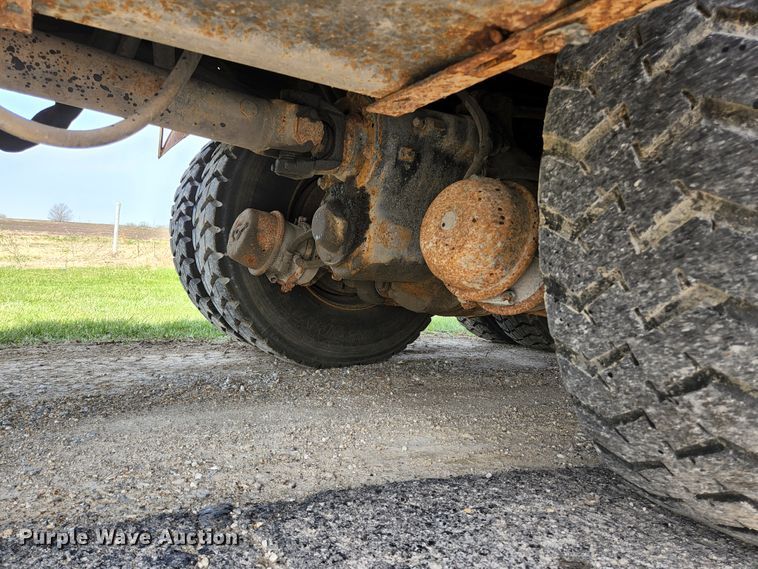 image for item KE9883 2005 International 7400  dump truck