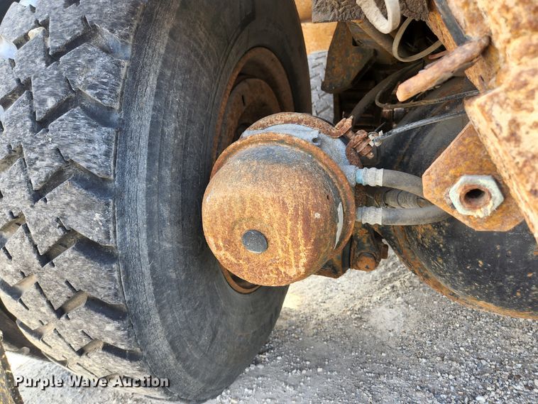 image for item KE9883 2005 International 7400  dump truck