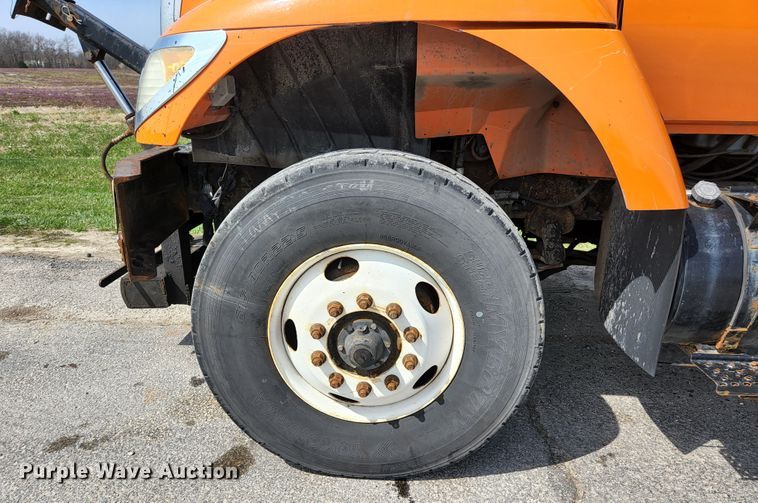 image for item KE9883 2005 International 7400  dump truck