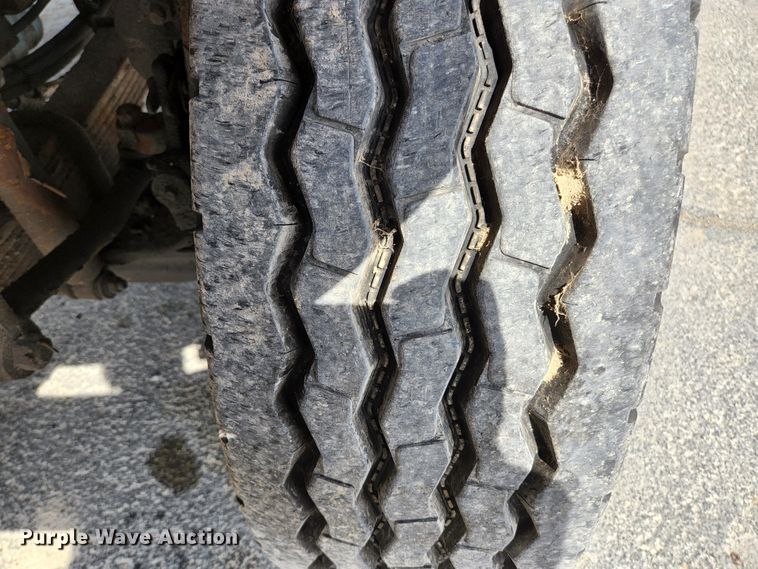 image for item KE9883 2005 International 7400  dump truck