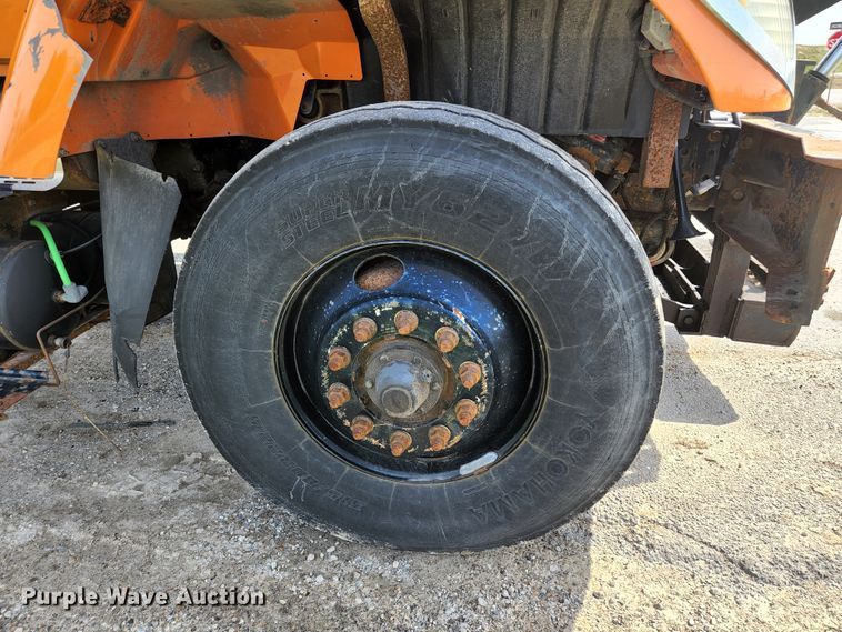 image for item KE9883 2005 International 7400  dump truck