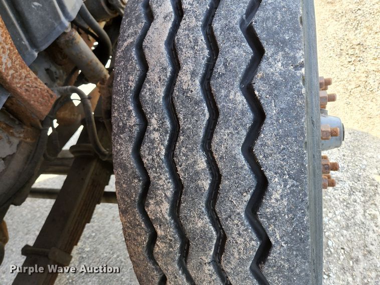 image for item KE9883 2005 International 7400  dump truck