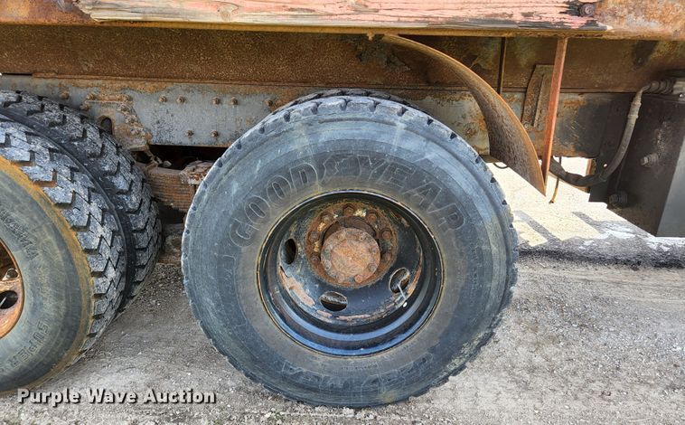 image for item KE9883 2005 International 7400  dump truck