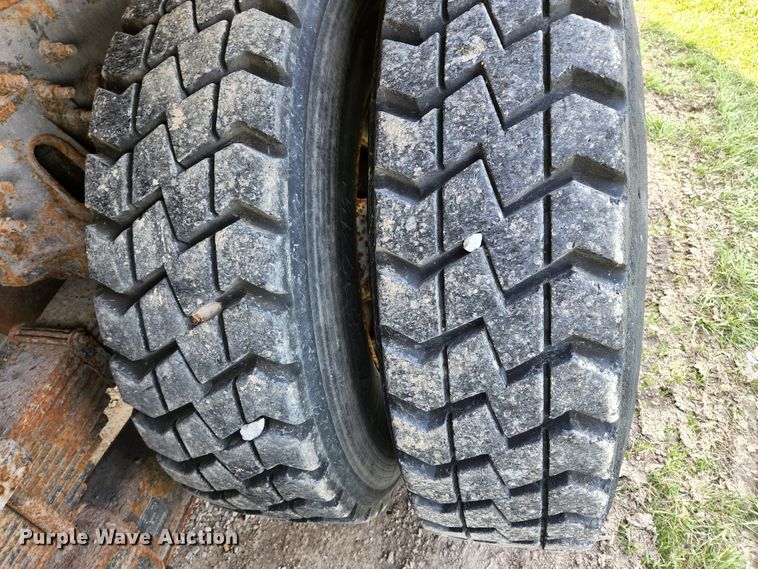 image for item KE9883 2005 International 7400  dump truck