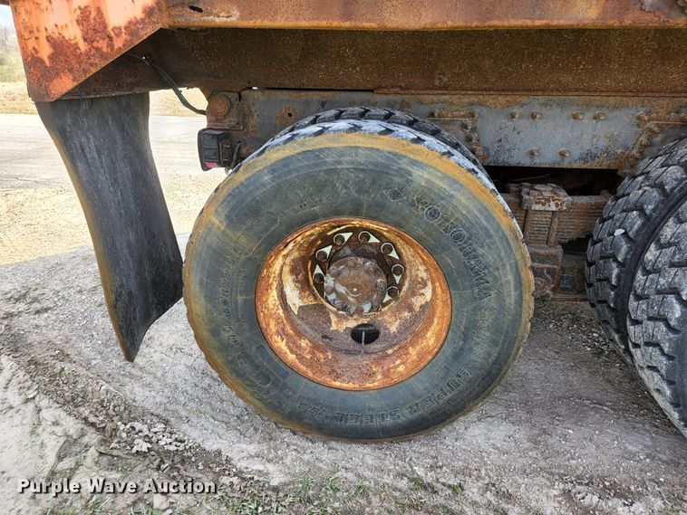 image for item KE9883 2005 International 7400  dump truck