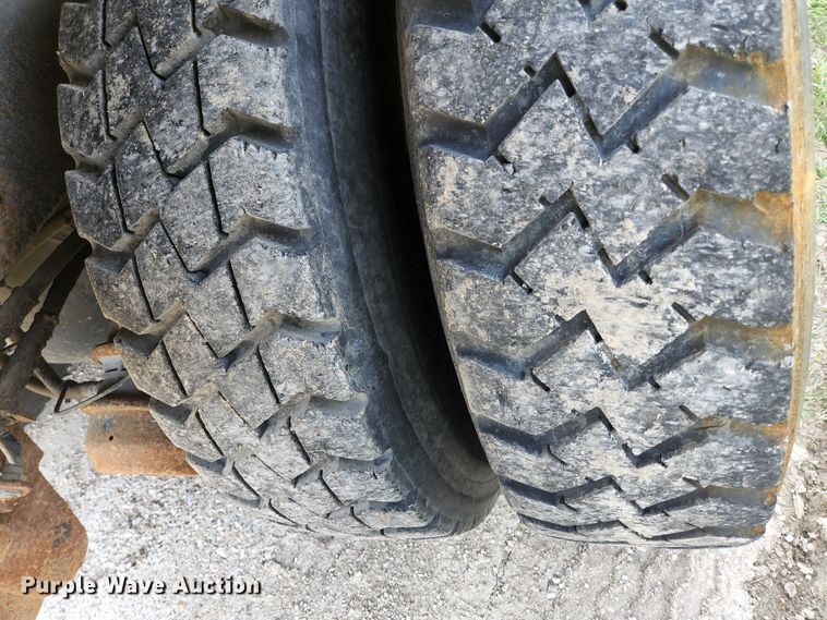 image for item KE9883 2005 International 7400  dump truck