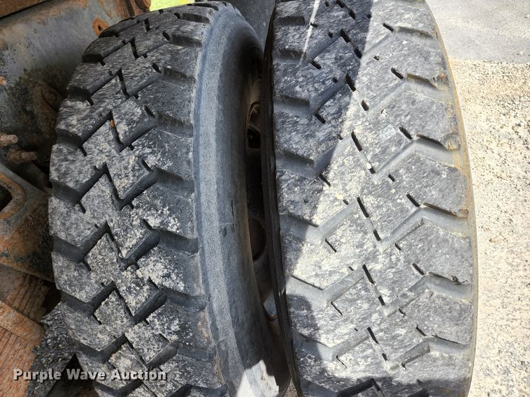 image for item KE9883 2005 International 7400  dump truck