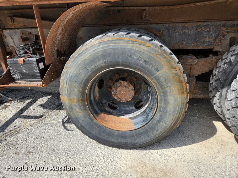 image for item KE9883 2005 International 7400  dump truck