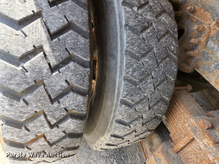 image for item KE9883 2005 International 7400  dump truck