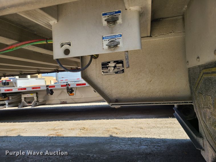 image for item KG9634 2013 MAC  end dump trailer