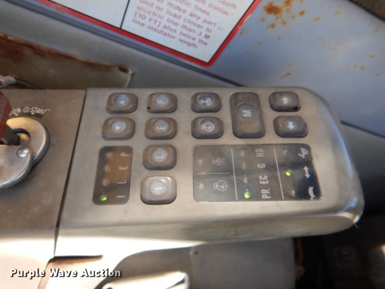 image for item KP9208 1996 John Deere 690E LC  excavator