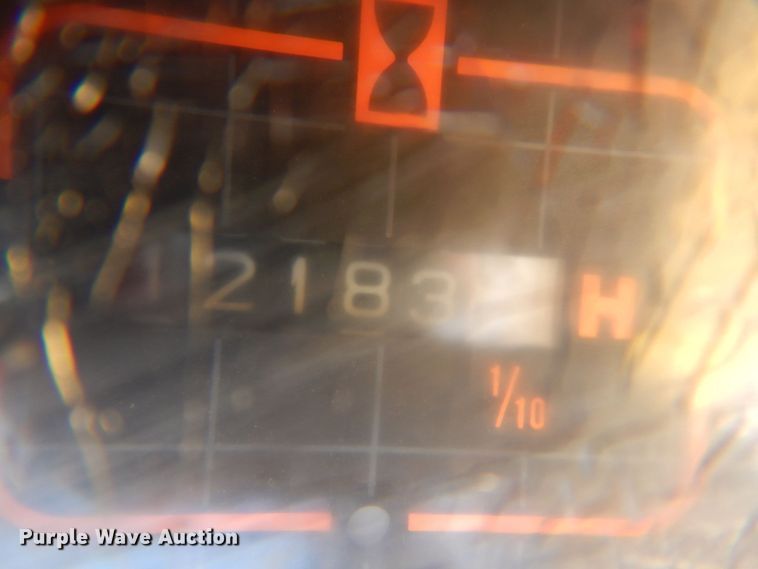 image for item KP9208 1996 John Deere 690E LC  excavator