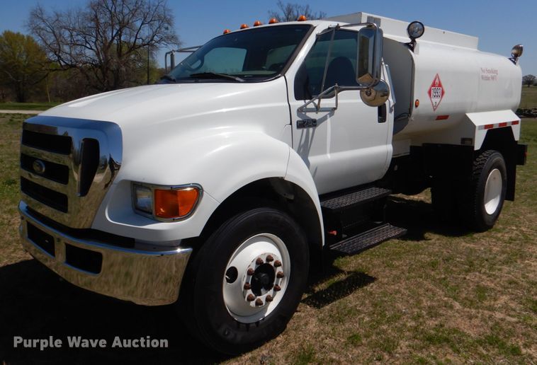 image for item KP9220 2006 Ford F750 Super Duty  fuel truck