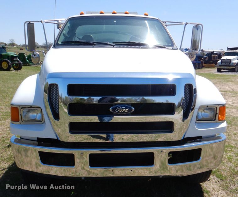 image for item KP9220 2006 Ford F750 Super Duty  fuel truck