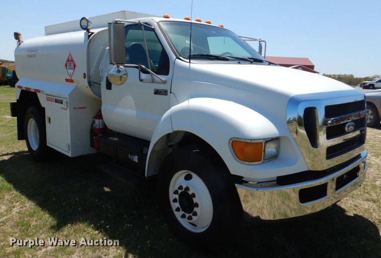 image for item KP9220 2006 Ford F750 Super Duty  fuel truck