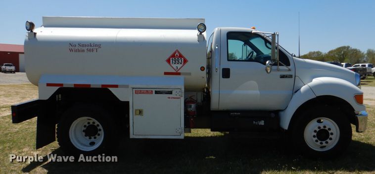 image for item KP9220 2006 Ford F750 Super Duty  fuel truck