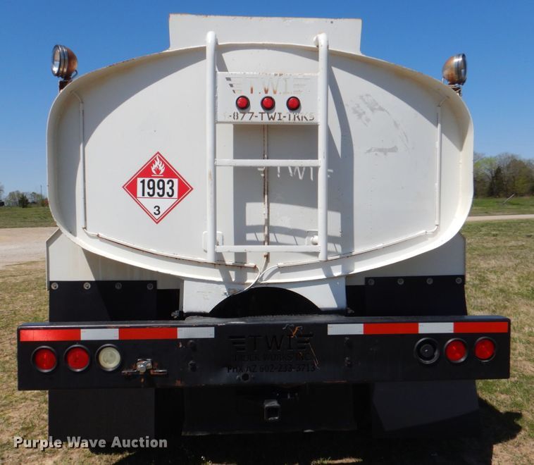 image for item KP9220 2006 Ford F750 Super Duty  fuel truck