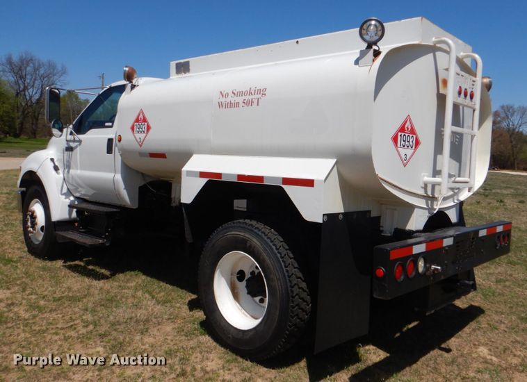 image for item KP9220 2006 Ford F750 Super Duty  fuel truck