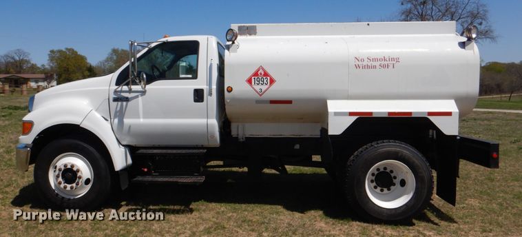 image for item KP9220 2006 Ford F750 Super Duty  fuel truck