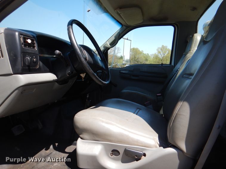 image for item KP9220 2006 Ford F750 Super Duty  fuel truck