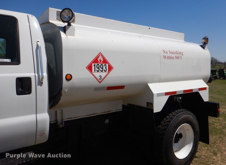 image for item KP9220 2006 Ford F750 Super Duty  fuel truck