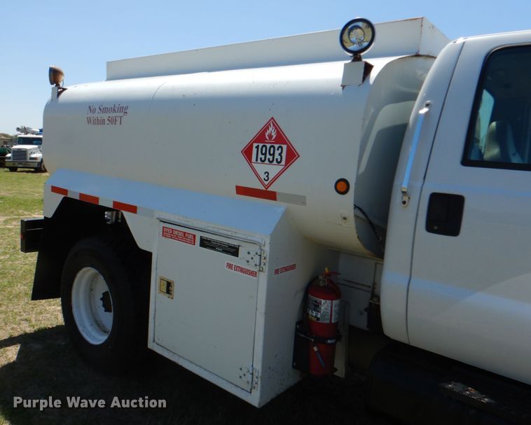 image for item KP9220 2006 Ford F750 Super Duty  fuel truck