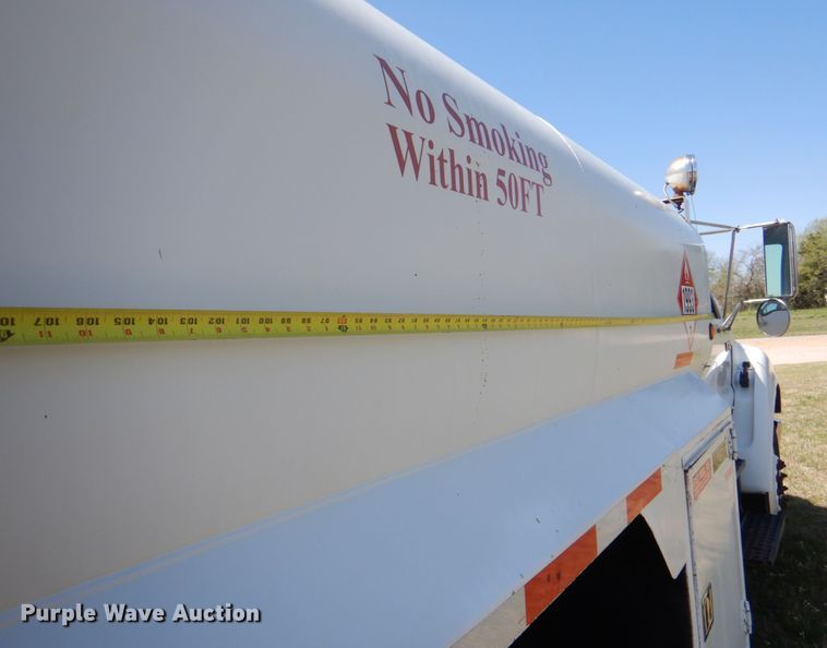 image for item KP9220 2006 Ford F750 Super Duty  fuel truck