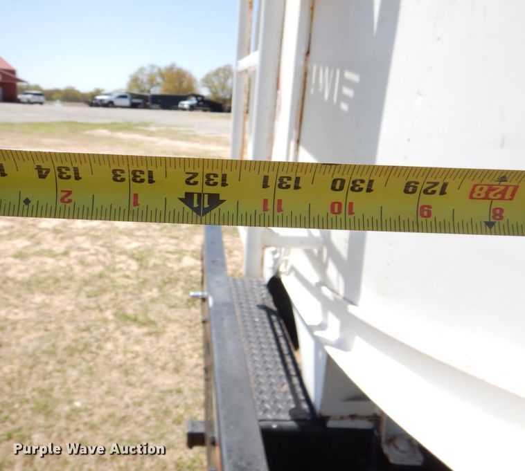 image for item KP9220 2006 Ford F750 Super Duty  fuel truck