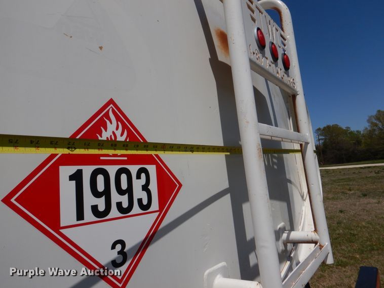 image for item KP9220 2006 Ford F750 Super Duty  fuel truck