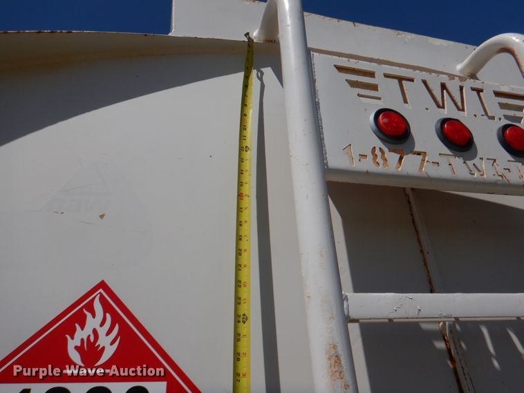 image for item KP9220 2006 Ford F750 Super Duty  fuel truck