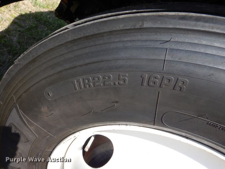 image for item KP9220 2006 Ford F750 Super Duty  fuel truck