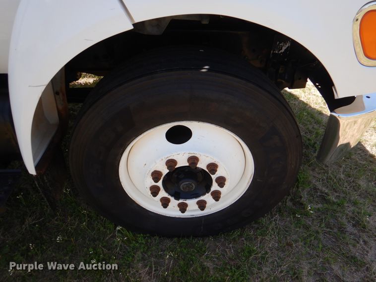 image for item KP9220 2006 Ford F750 Super Duty  fuel truck