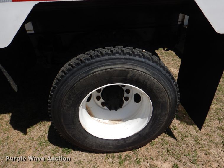 image for item KP9220 2006 Ford F750 Super Duty  fuel truck