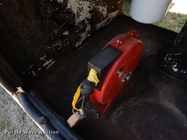 image for item KP9220 2006 Ford F750 Super Duty  fuel truck