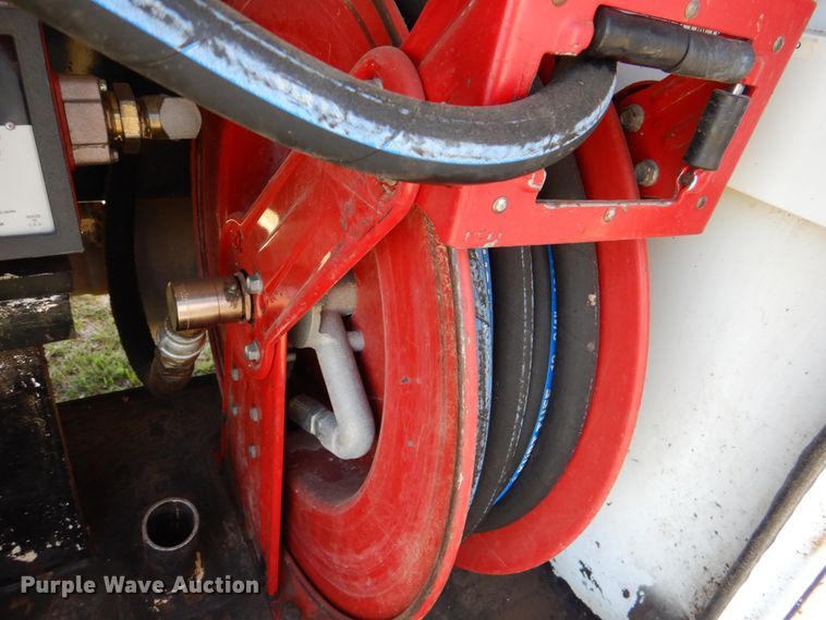 image for item KP9220 2006 Ford F750 Super Duty  fuel truck