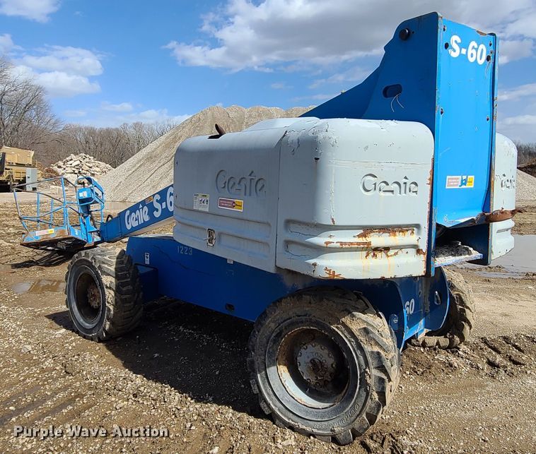 image for item KT9714 2001 Genie S60 boom lift