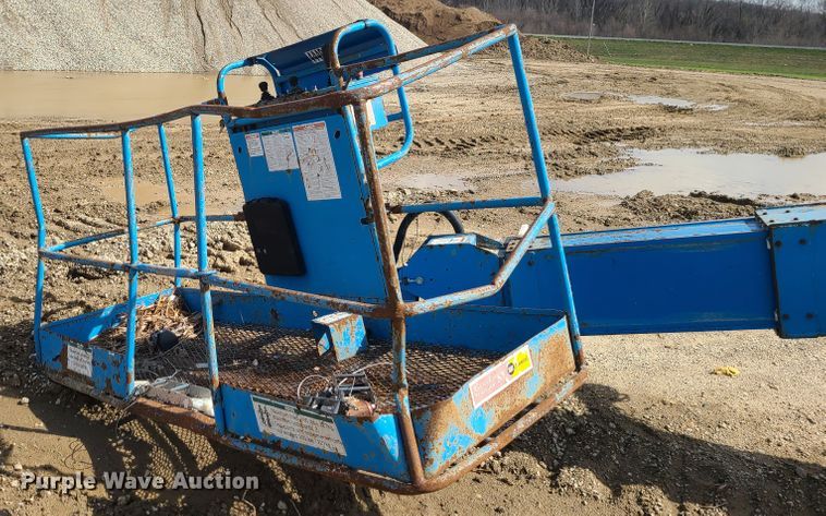 image for item KT9714 2001 Genie S60 boom lift