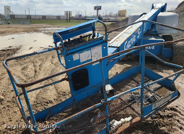 image for item KT9714 2001 Genie S60 boom lift