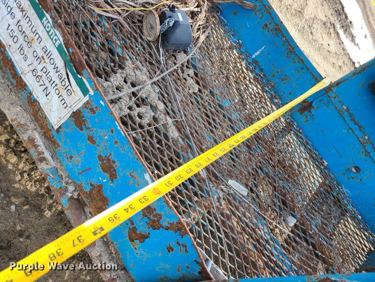 image for item KT9714 2001 Genie S60 boom lift