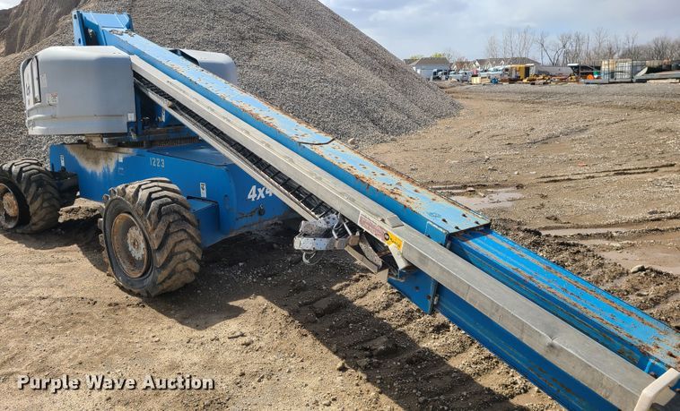 image for item KT9714 2001 Genie S60 boom lift