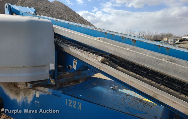 image for item KT9714 2001 Genie S60 boom lift