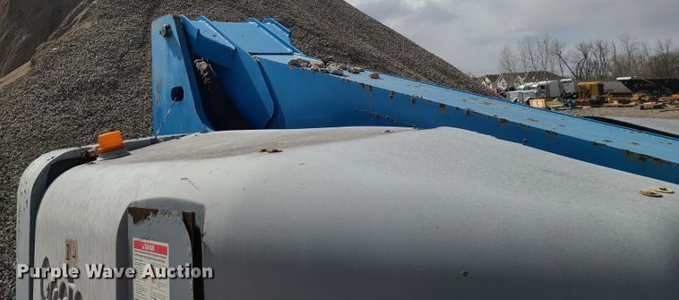 image for item KT9714 2001 Genie S60 boom lift