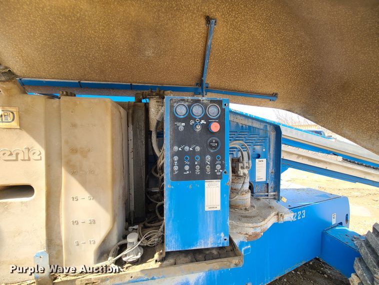 image for item KT9714 2001 Genie S60 boom lift