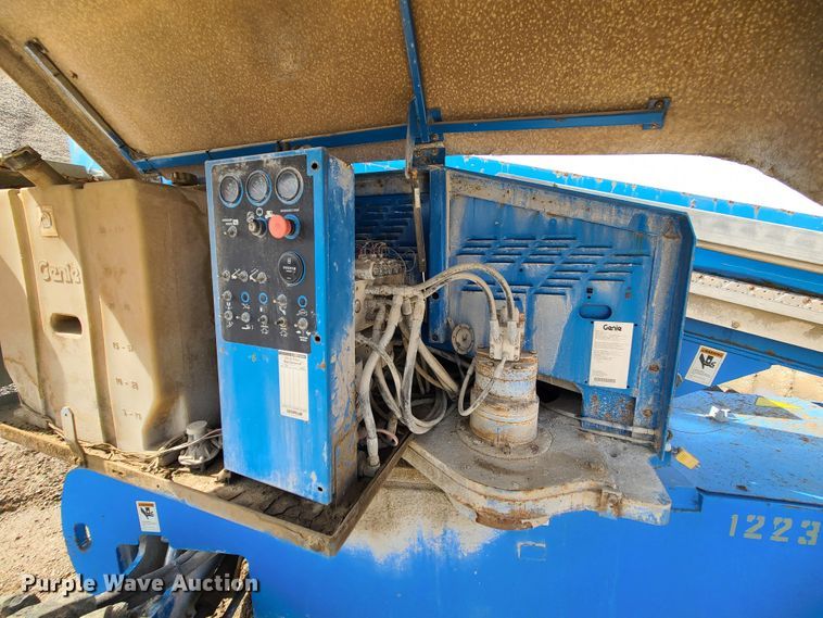 image for item KT9714 2001 Genie S60 boom lift