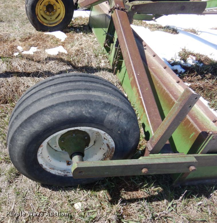 image for item KU9697 John Deere  land leveler